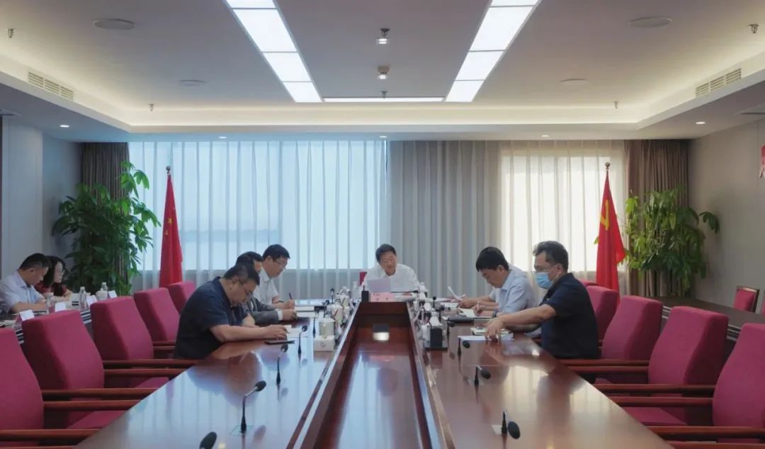 省尊龙凯时集团党委召开学习贯彻习近平新时代中国特色社会主义头脑主题教育专题钻研暨党委理论学习中心组钻研会